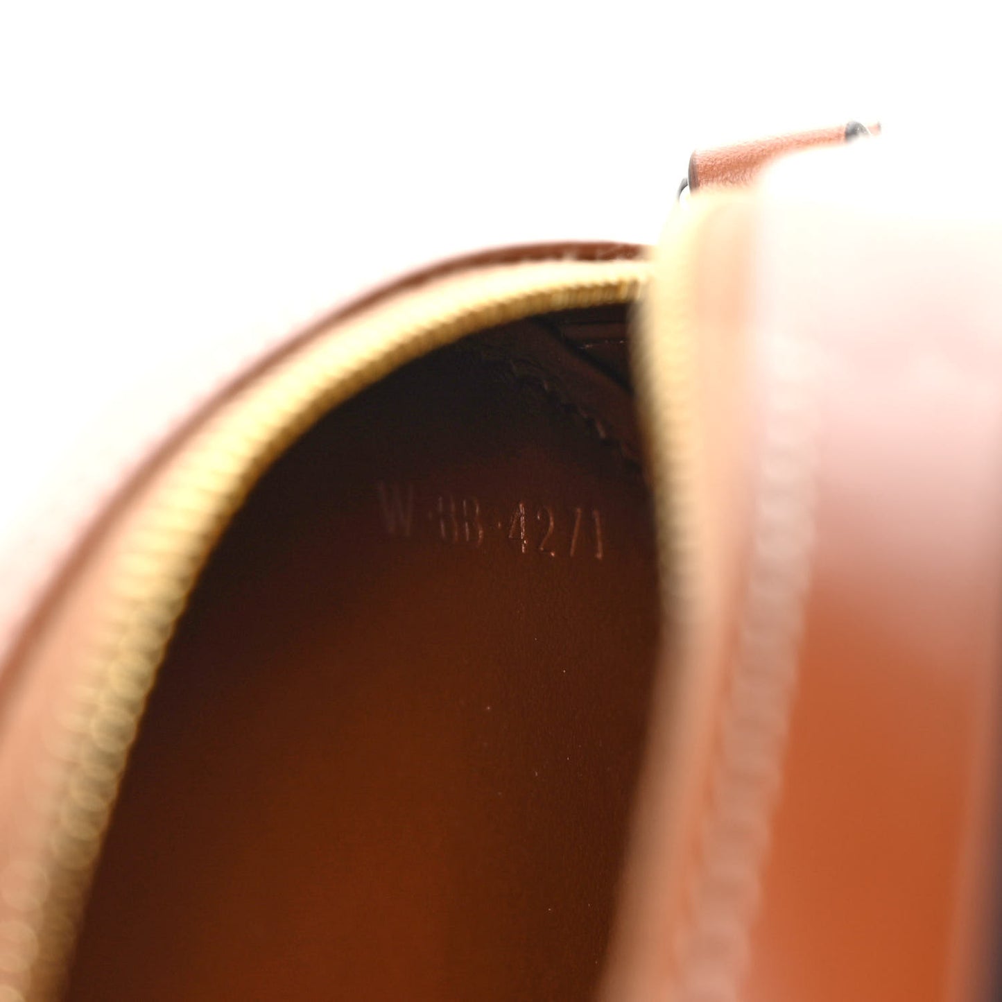 Smooth Calfskin Cuir Small Triomphe Oval Crossbody Purse Tan