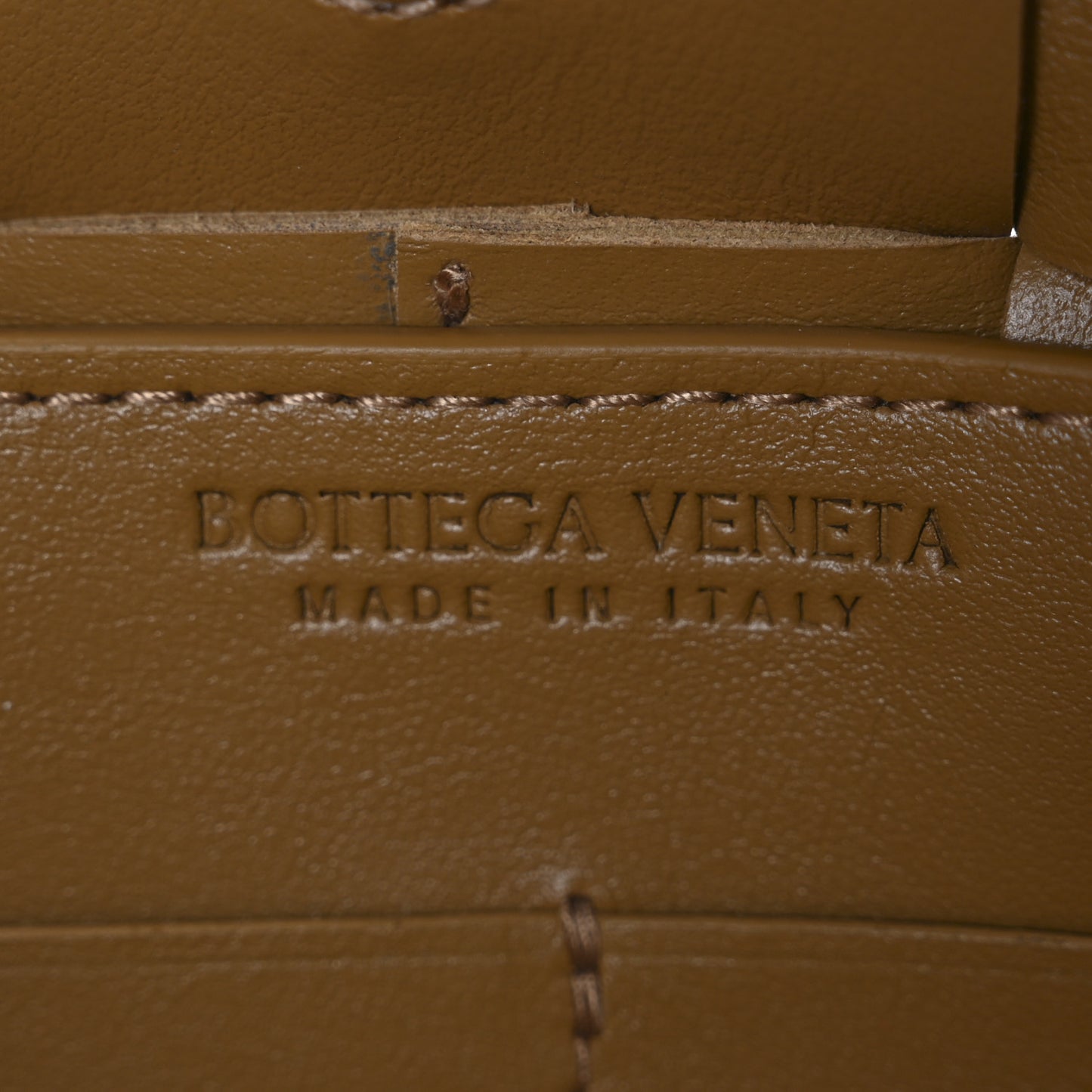 Calfskin Maxi Intrecciato Cassette Pouch On Strap Camel