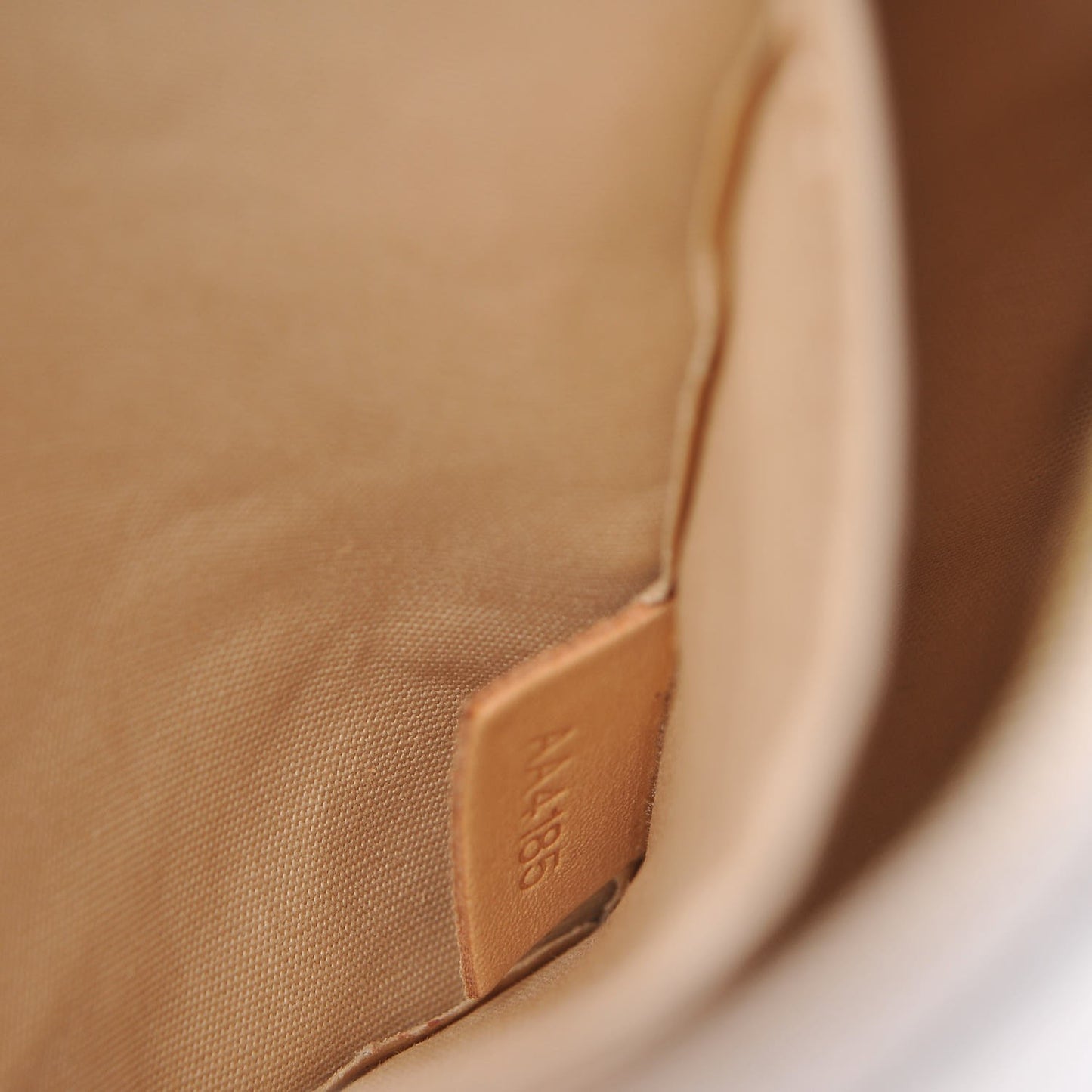 Vernis Santa Monica Clutch Dune