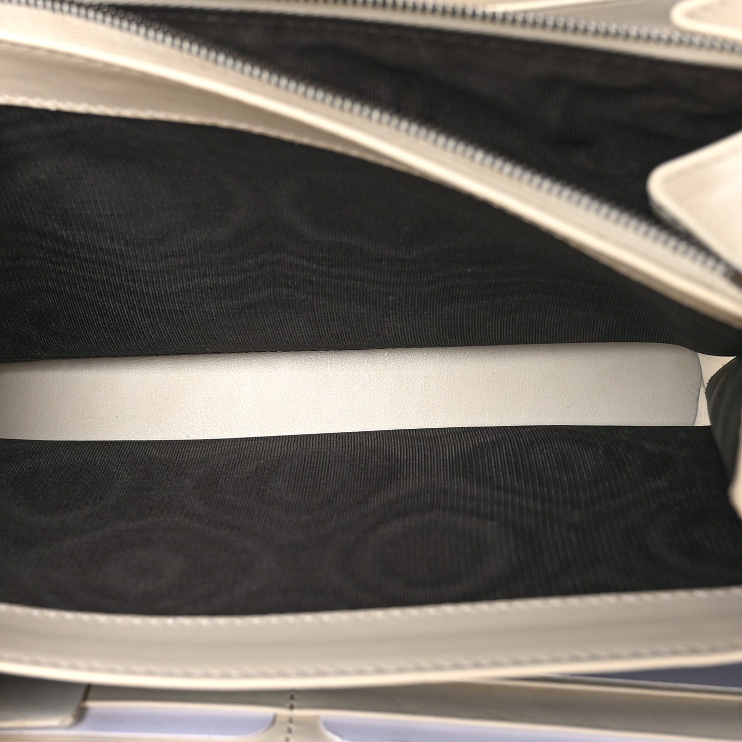 Calfskin Matelasse GG Marmont Chain Wallet Mystic White