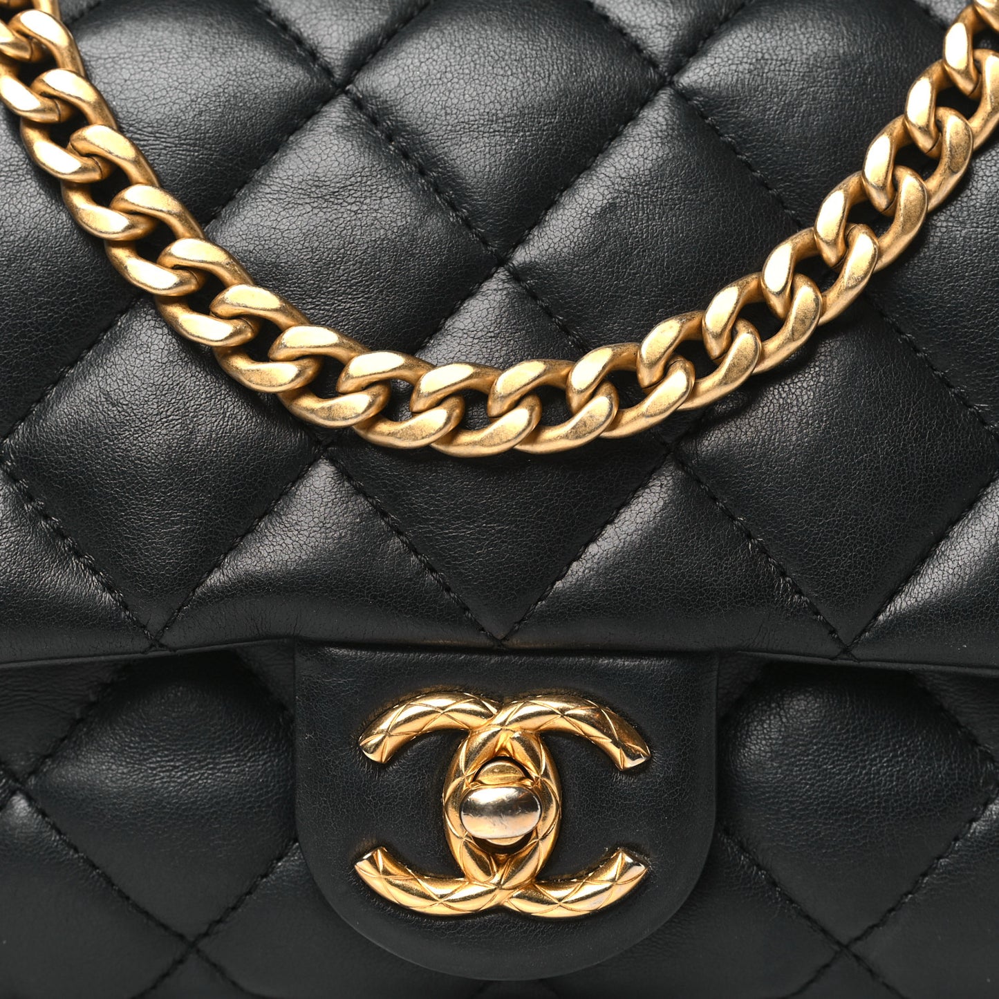 Lambskin Quilted Small Pillow Crush Flap Black