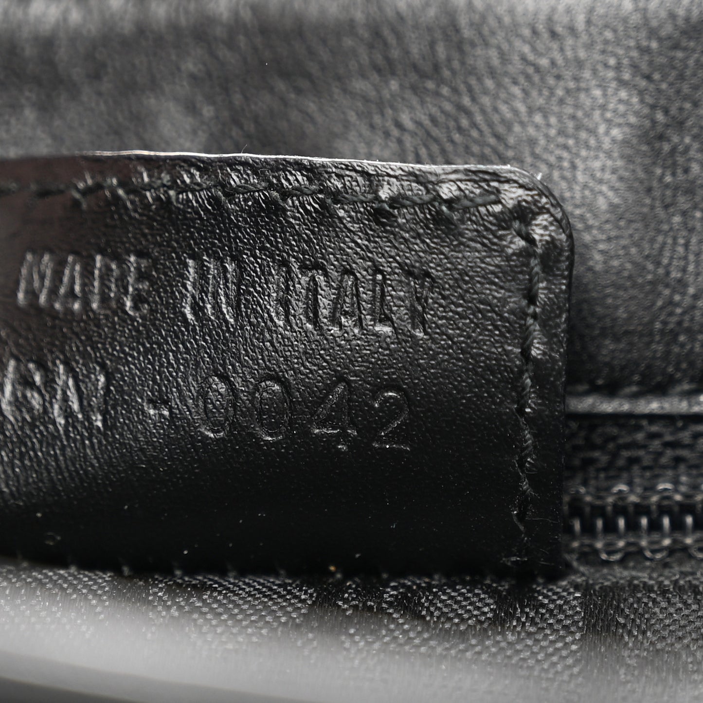 Calfskin Street Chic Messenger Black