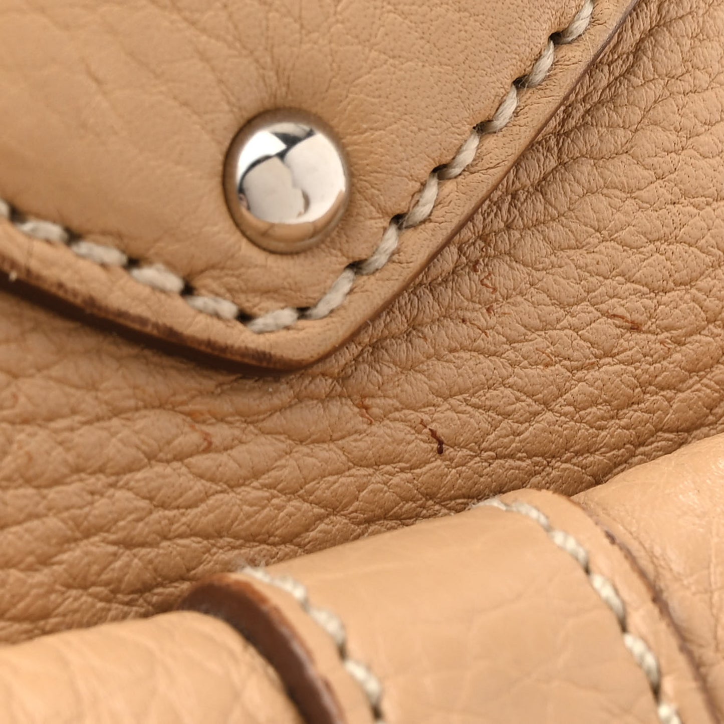 Vitello Daino Side Pocket Flap Hobo Sabbia