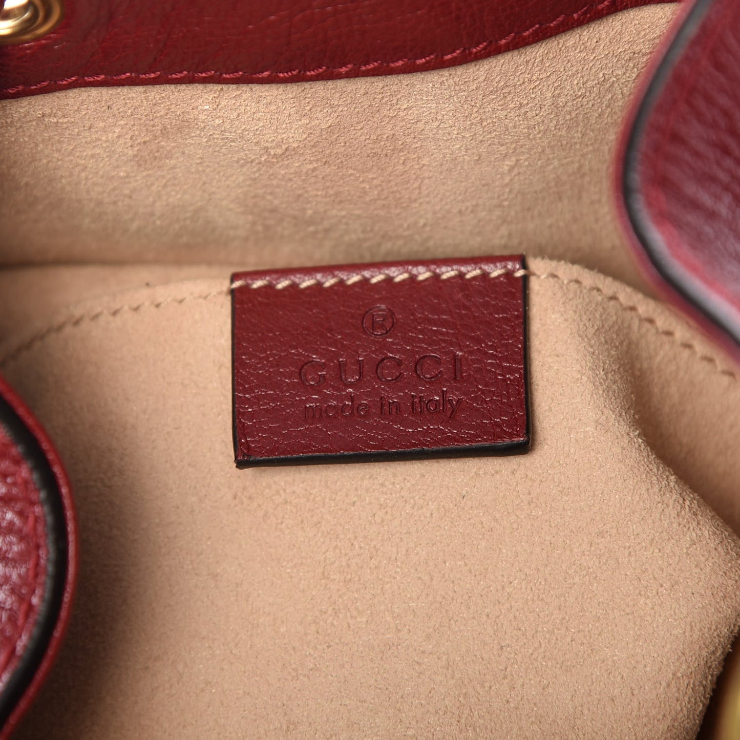 Piuma Lux Energy Medium Re(Belle) Convertible Bucket Bag Hibiscus Red