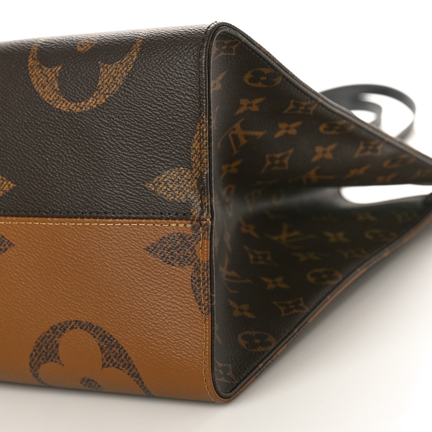Reverse Monogram Giant Onthego GM