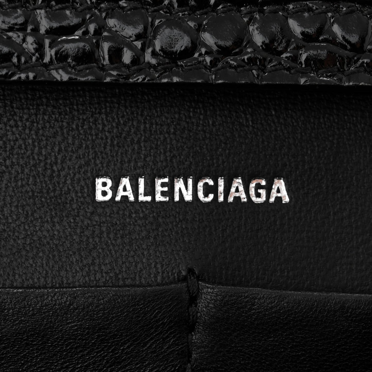 Shiny Calfskin Monochrome Crocodile Embossed Hourglass Chain Bag Black