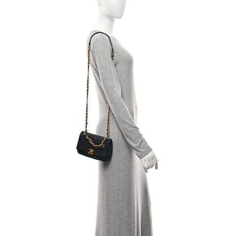 Shiny Lambskin Small Chain Is More Flap Navy Blue