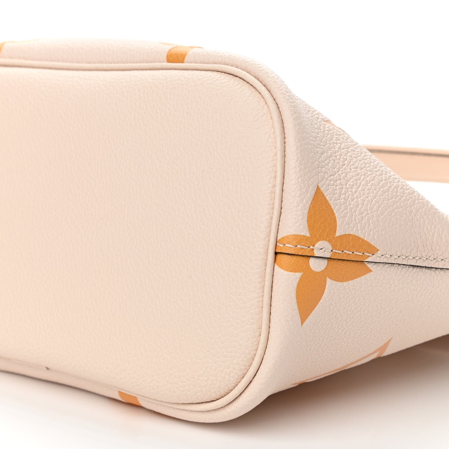 Louis Vuitton Empreinte Monogram Giant By The Pool Marshmallow Hobo Cream Saffron 9 of 9