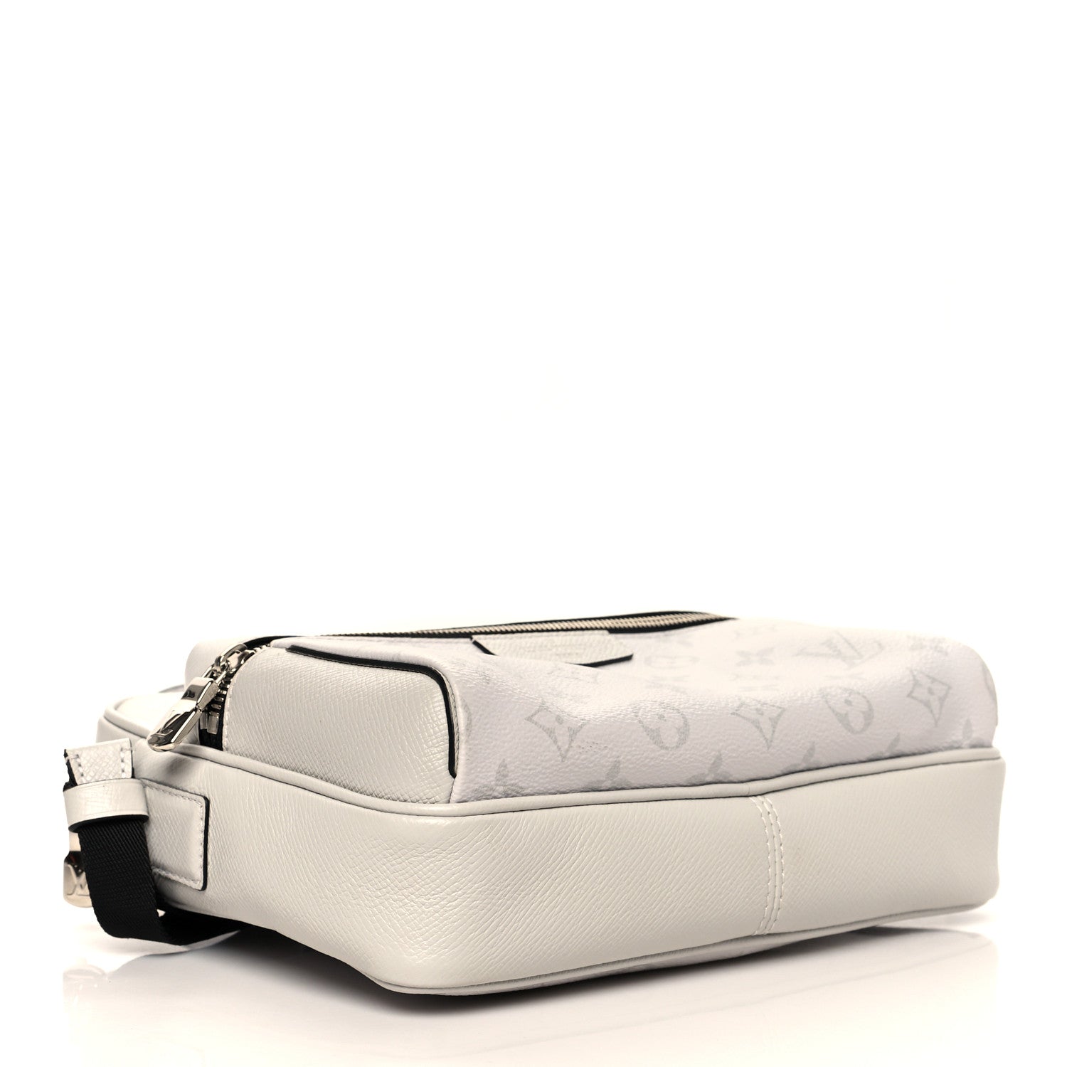 Louis Vuitton Taiga Monogram Outdoor Messenger White 4 of 10