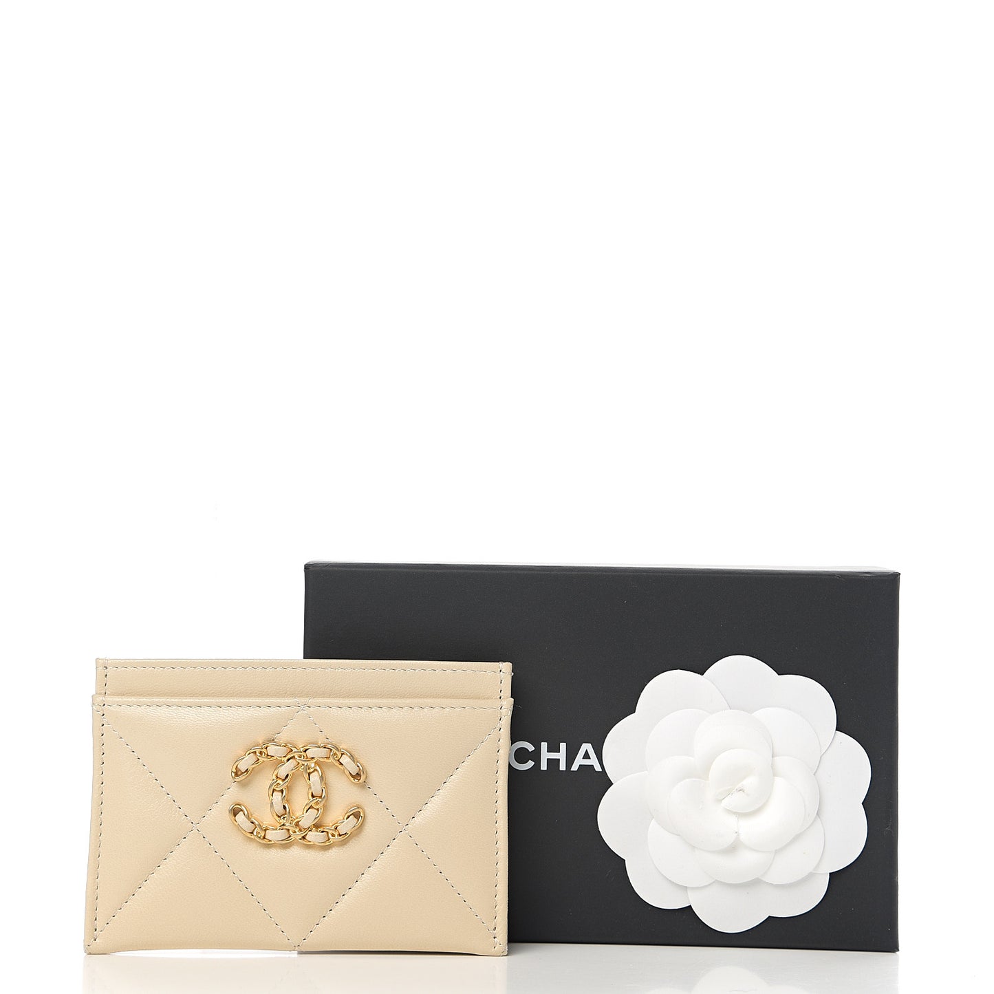 Goatskin Quilted 19 Card Holder Beige