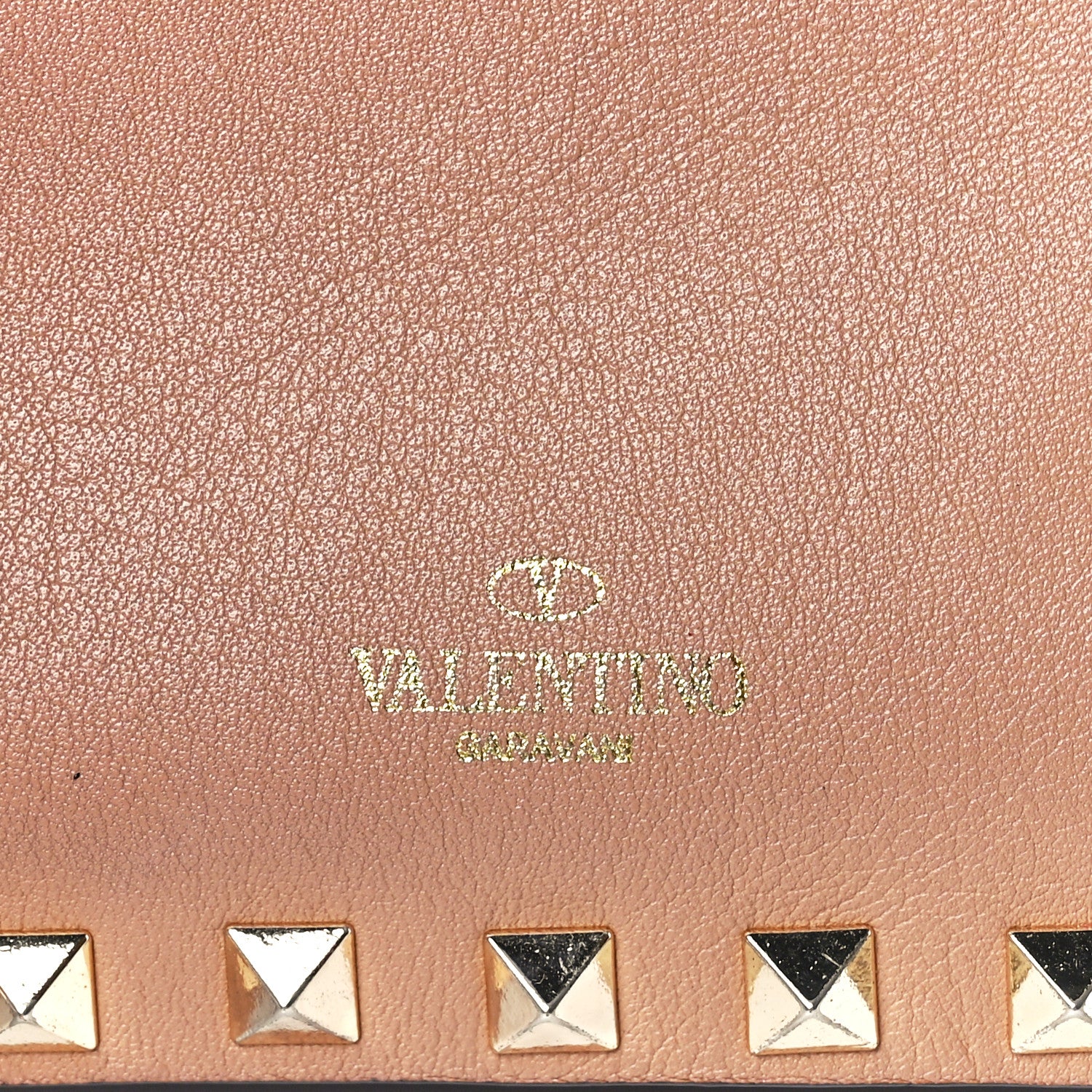 Valentino Garavani Vitello Rockstud Wallet on Chain Poudre 8 of 14