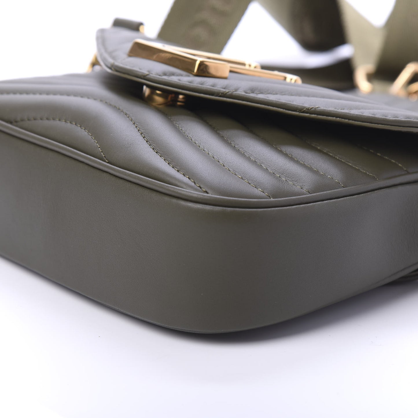 Calfskin New Wave Multi Pochette Kaki