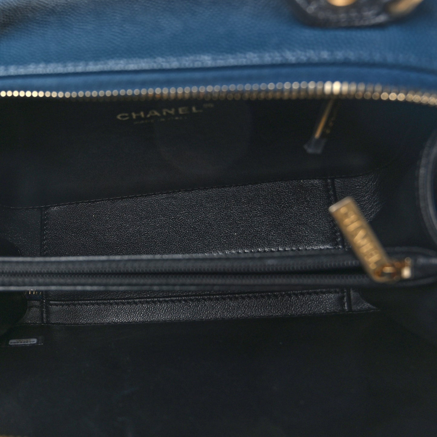 Caviar Quilted Medium CC Filigree Vanity Case Navy Black