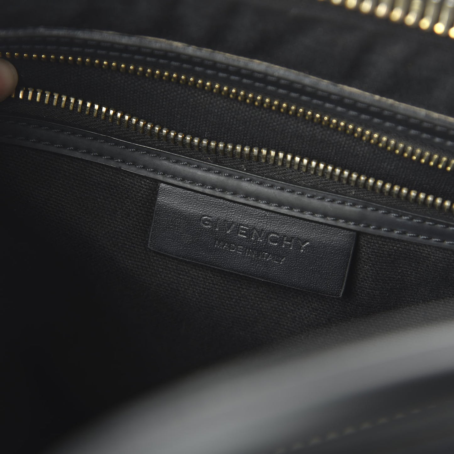 Rubber Effect Calfskin Medium Antigona Black