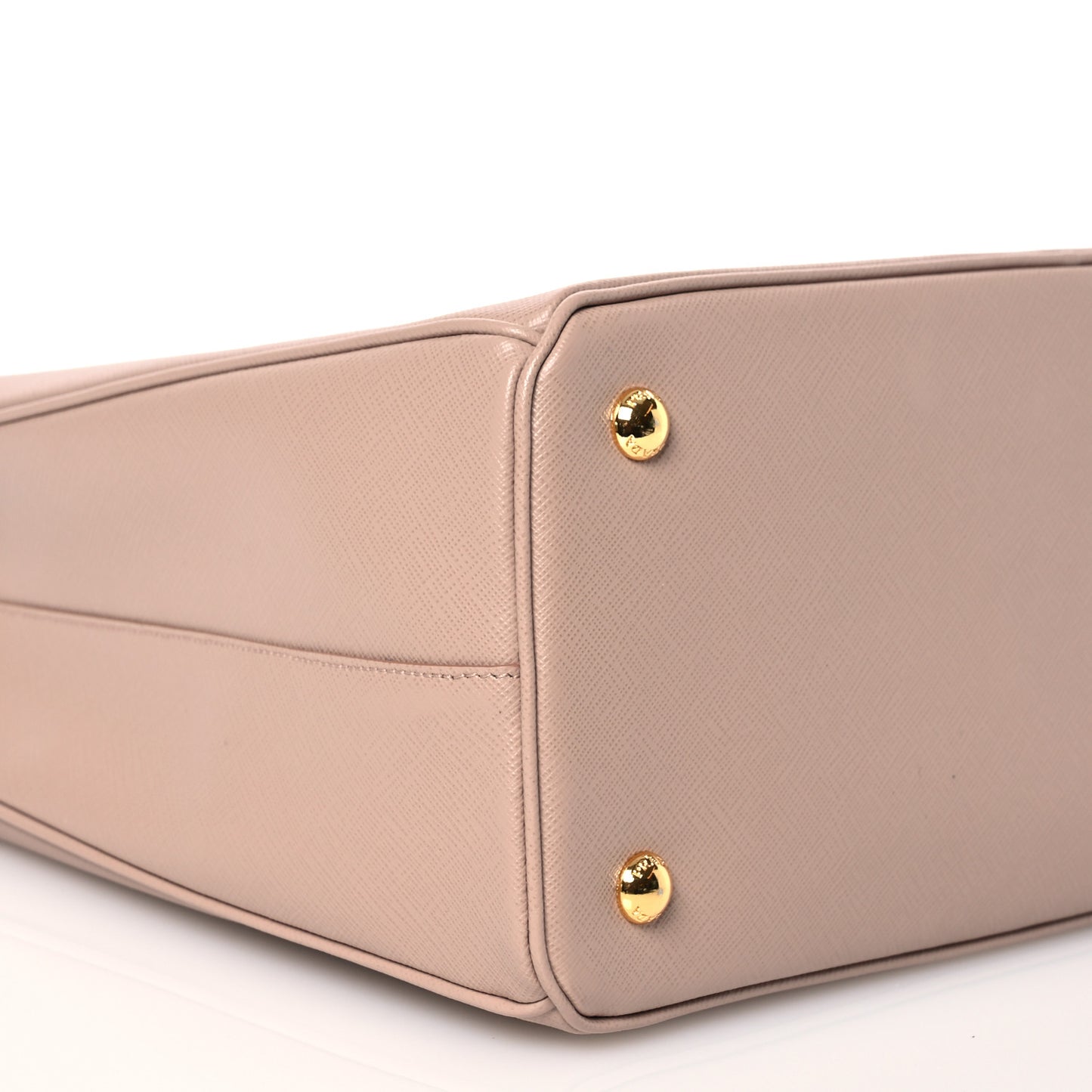 Saffiano Lux Medium Tote Cammeo