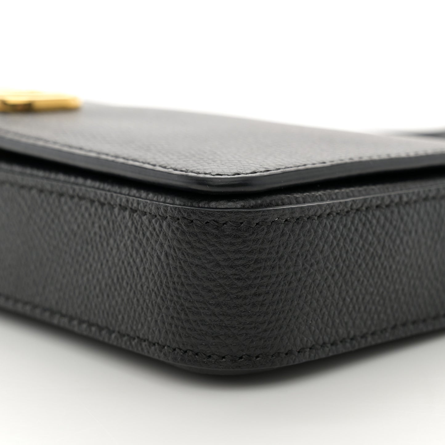 Grainy Calfskin Vlogo Pouch With Chain Black