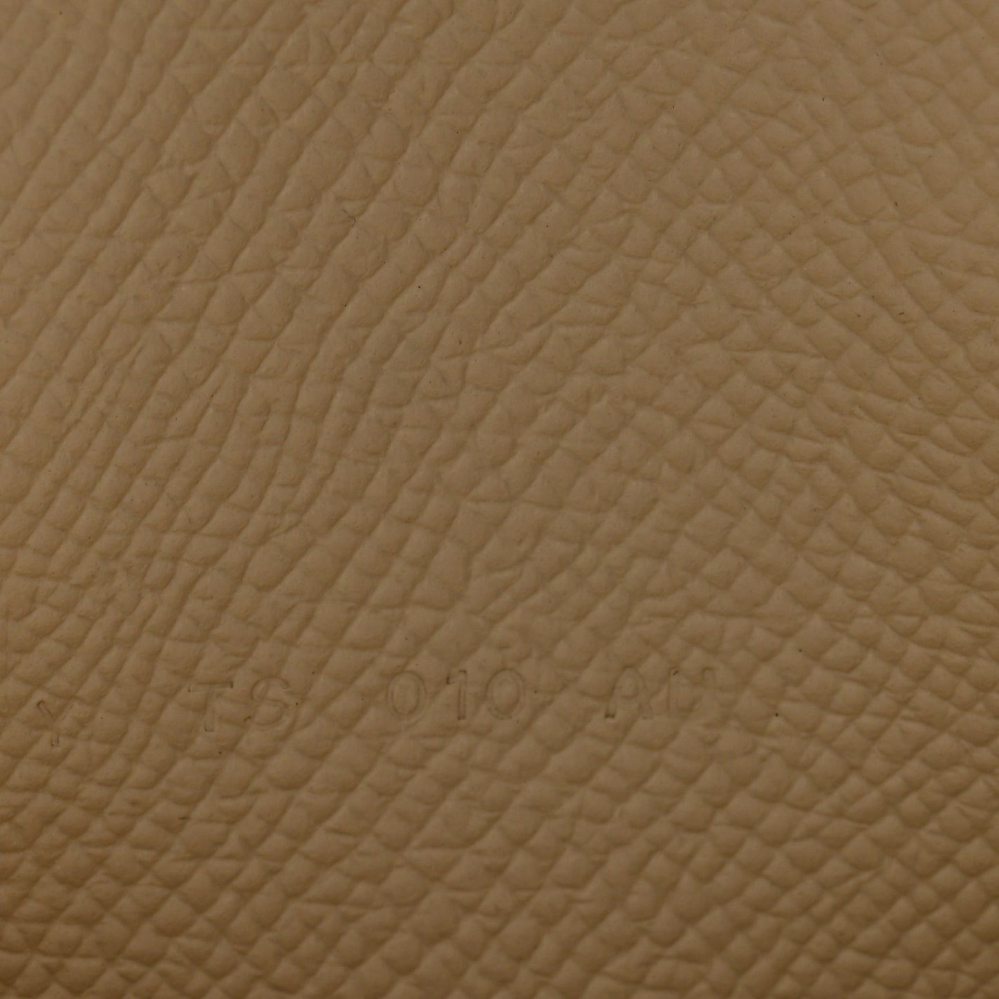 Epsom Kelly Pocket Compact Wallet Craie