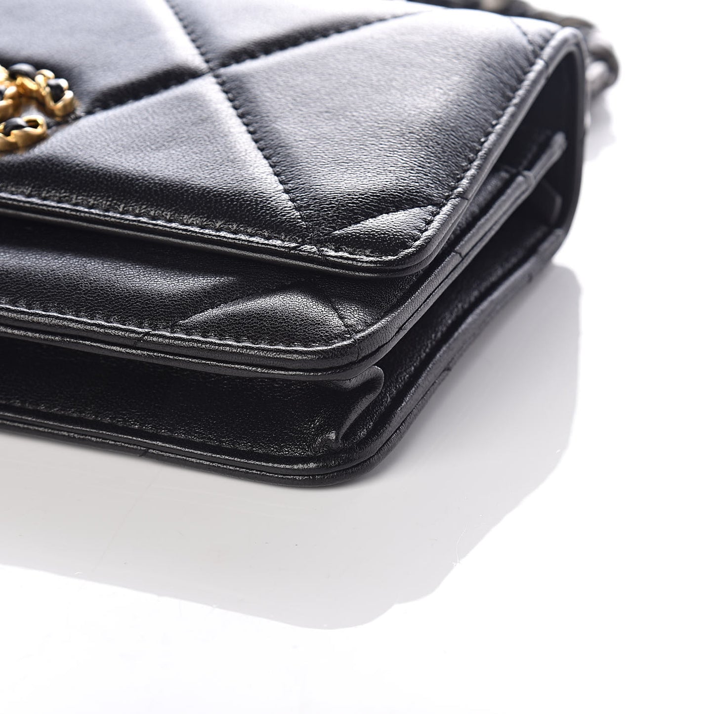 Lambskin Quilted 19 Wallet On Chain WOC Black