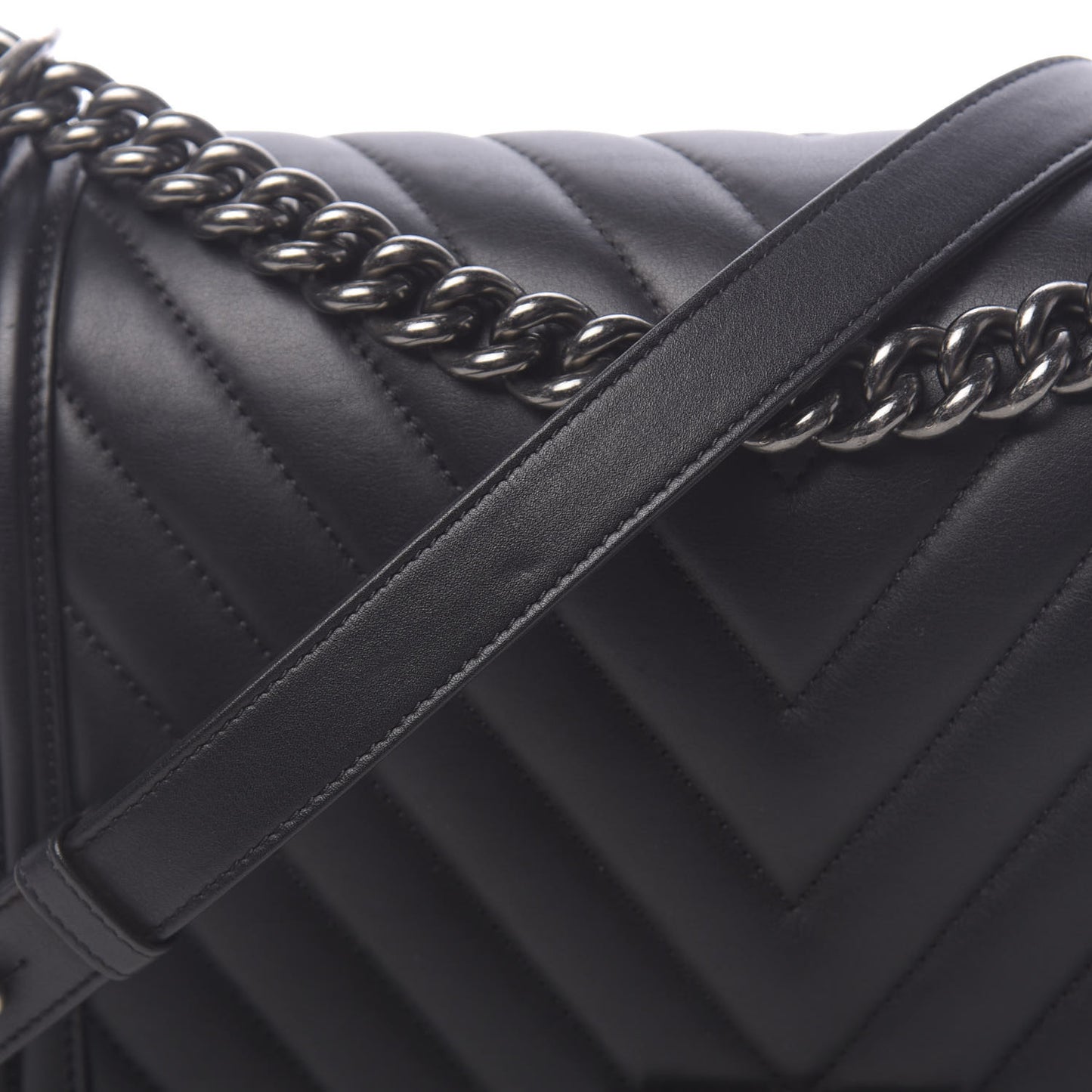 Calfskin Chevron Quilted New Medium Boy Flap Black