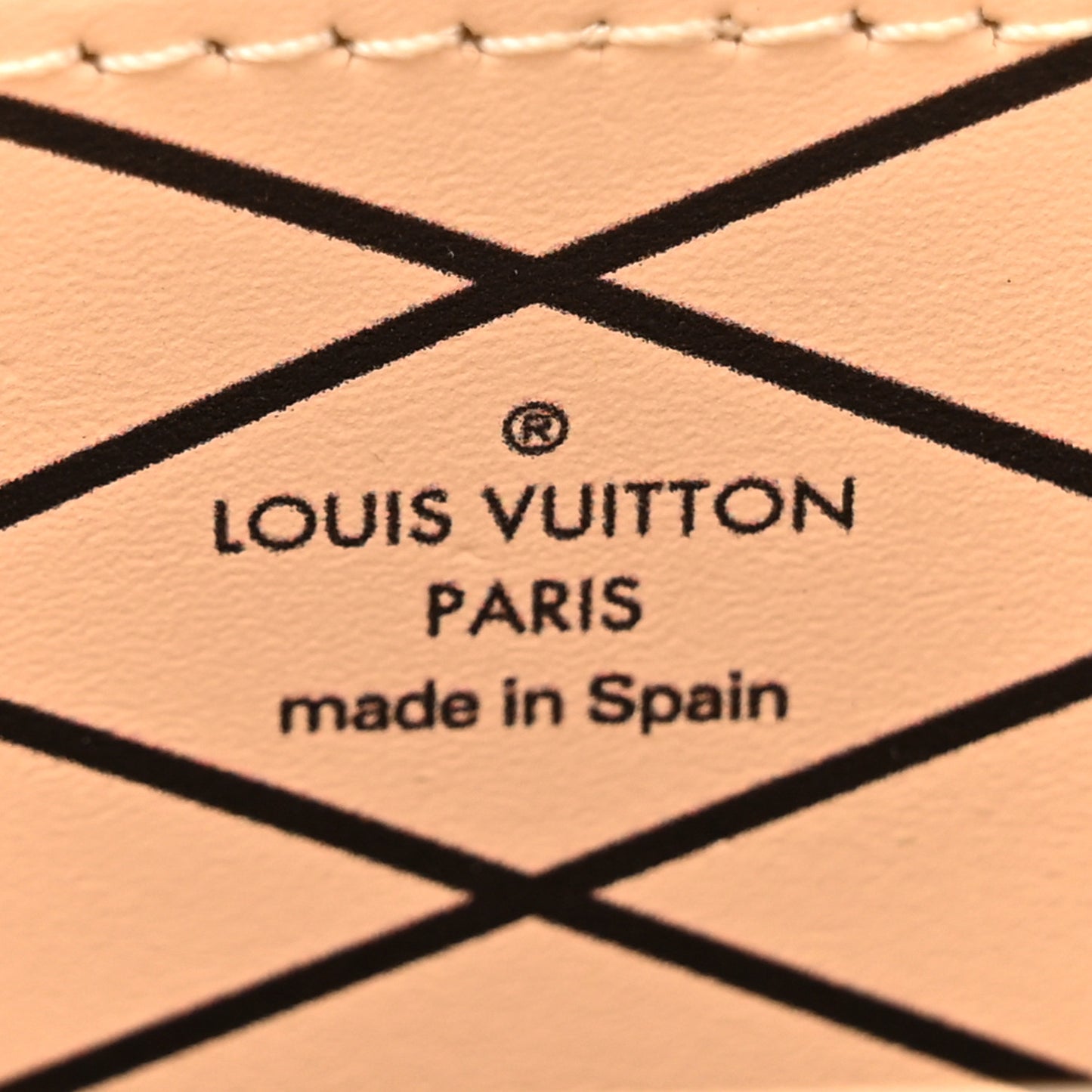 Reverse Monogram Pochette Trunk Verticale