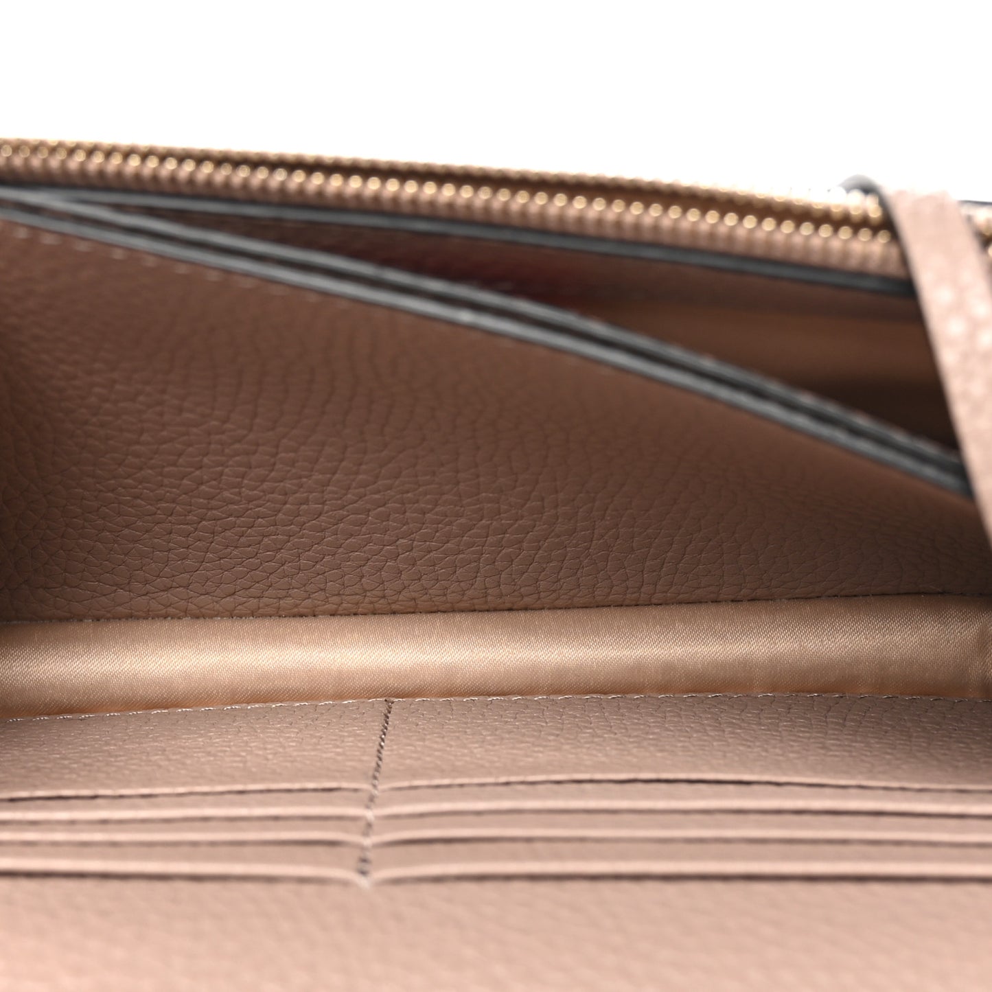Grainy Calfskin Rockstud Chain Pouch Poudre
