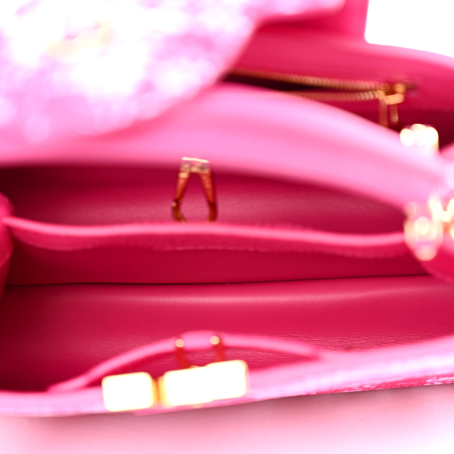LV X YK Taurillon Infinity Net Capucines BB Fuchsia