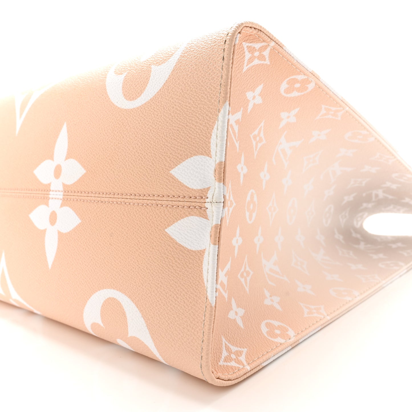 LOUIS VUITTON Monogram Giant By The Pool OnTheGo GM Brume