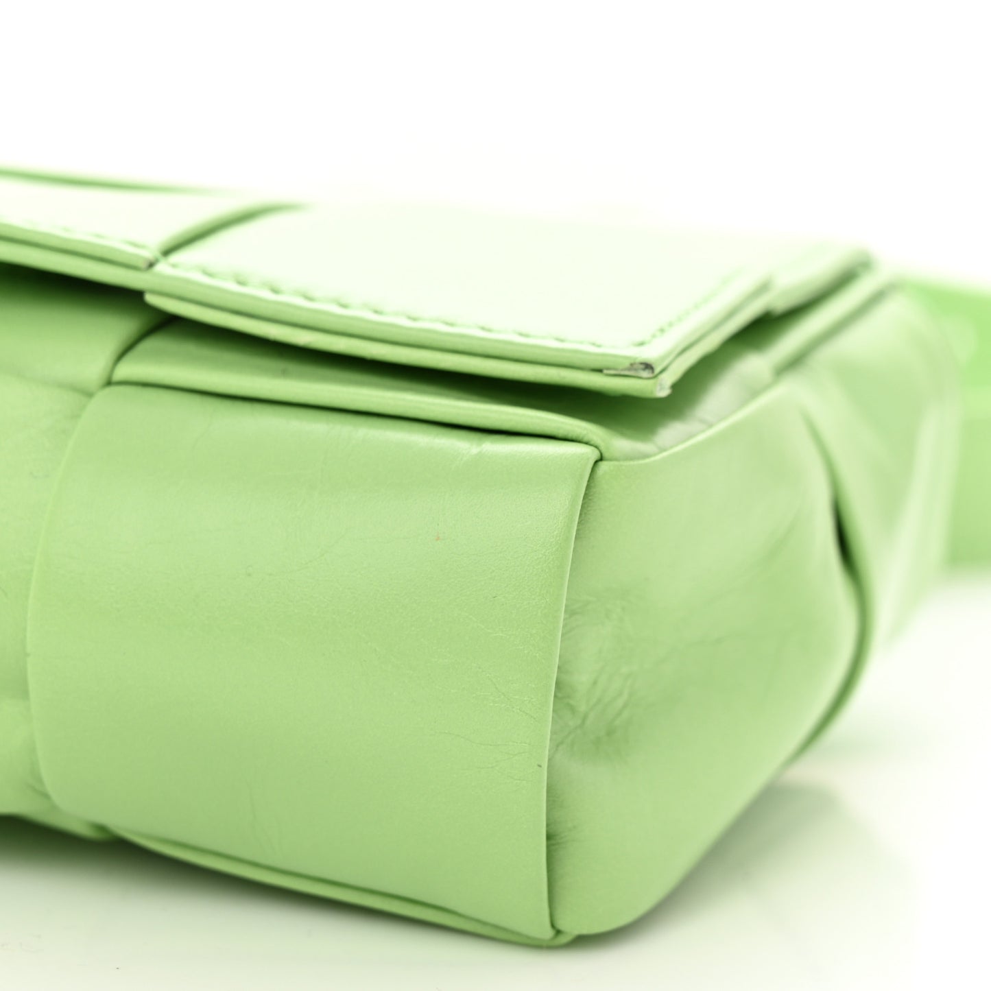 Paper Calfskin Maxi Intreccio Extra Mini Cassette Crossbody Bag Pistachio