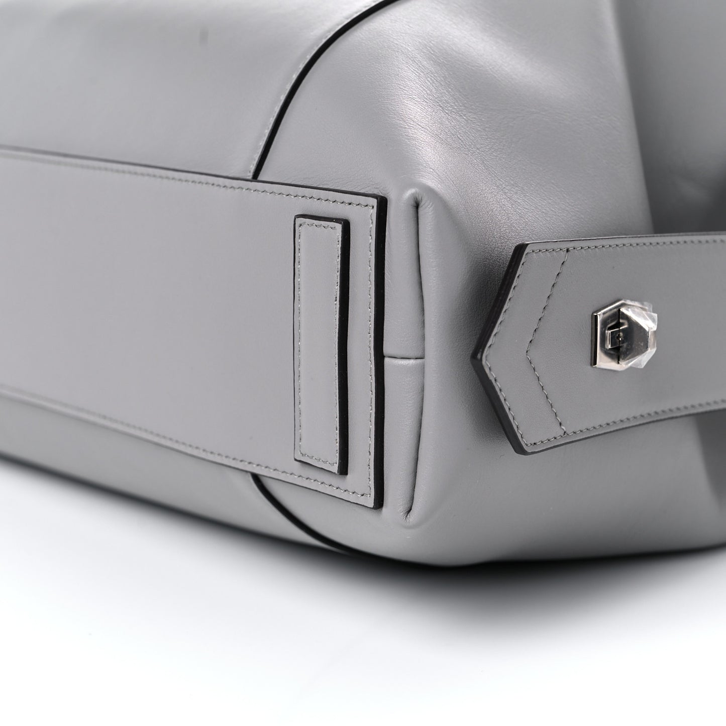 Soft Calfskin Medium Soft Antigona Pearl Grey