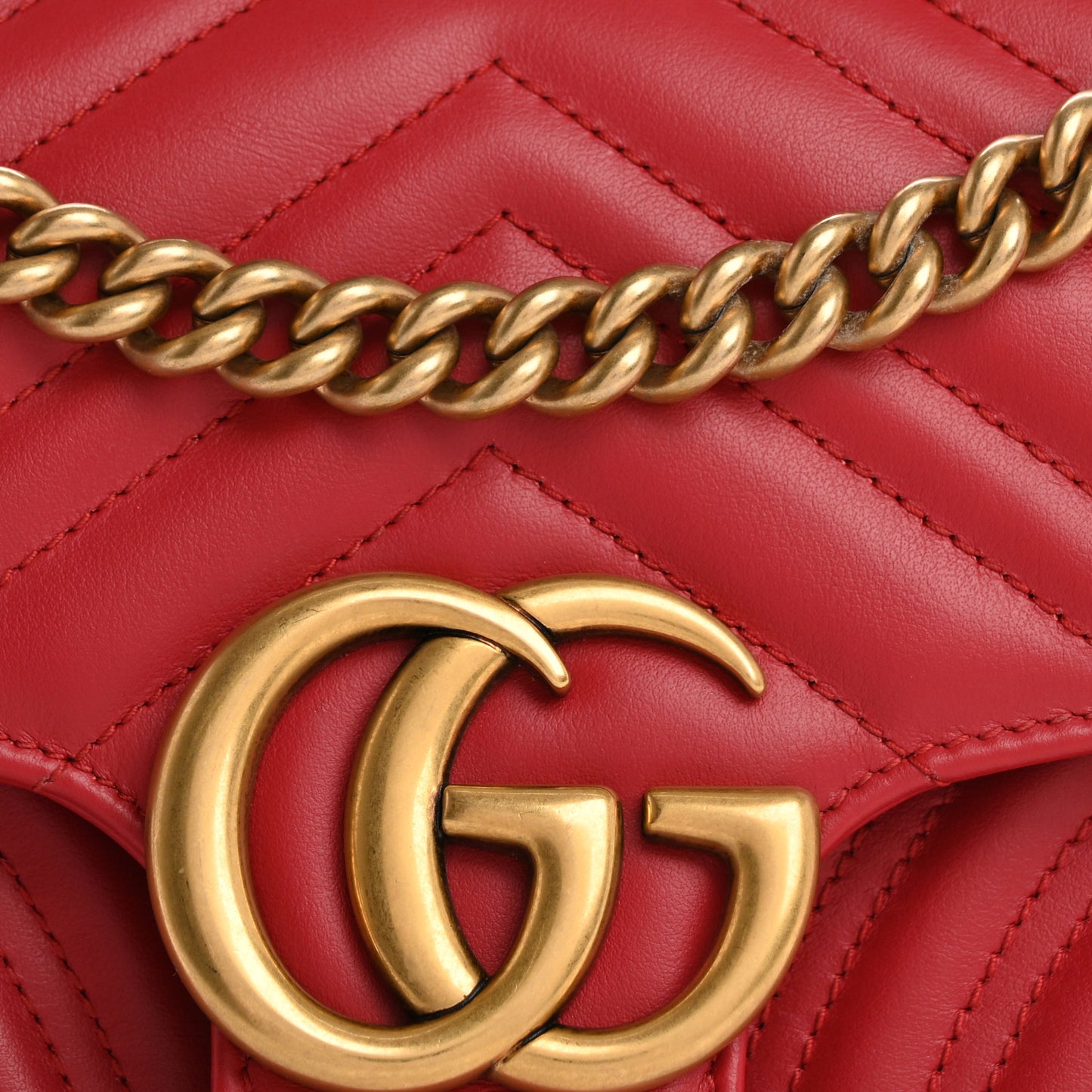 Calfskin Matelasse Small GG Marmont Shoulder Bag Hibiscus Red