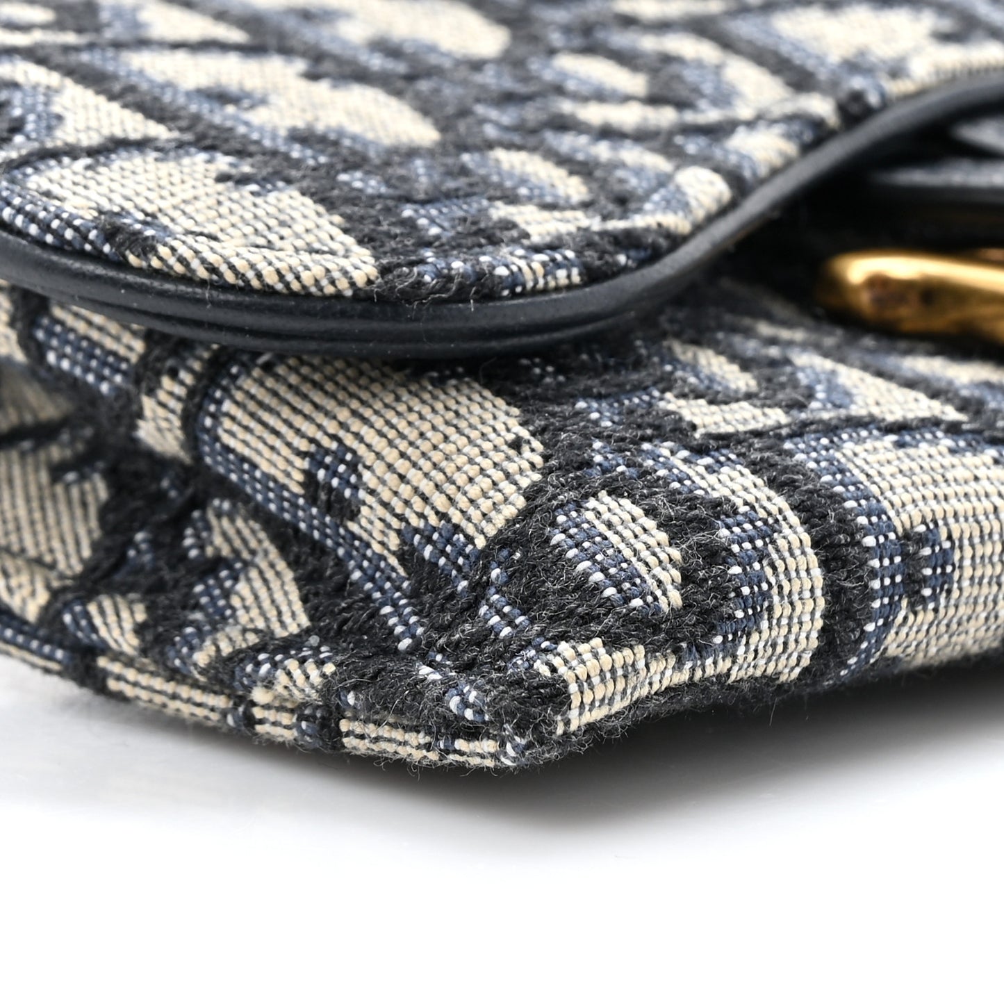 Oblique Nano Saddle Chain Pouch Blue