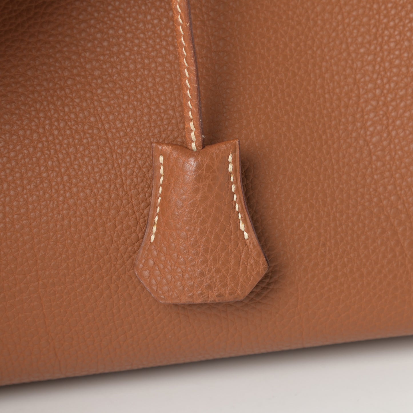 Togo Kelly Retourne 32 Gold