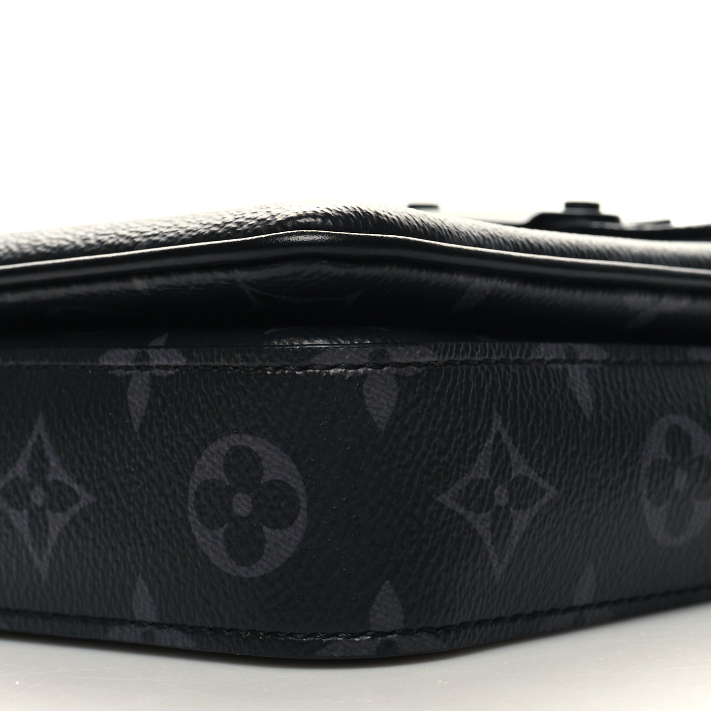Taurillon Monogram S Lock Wearable Wallet Black