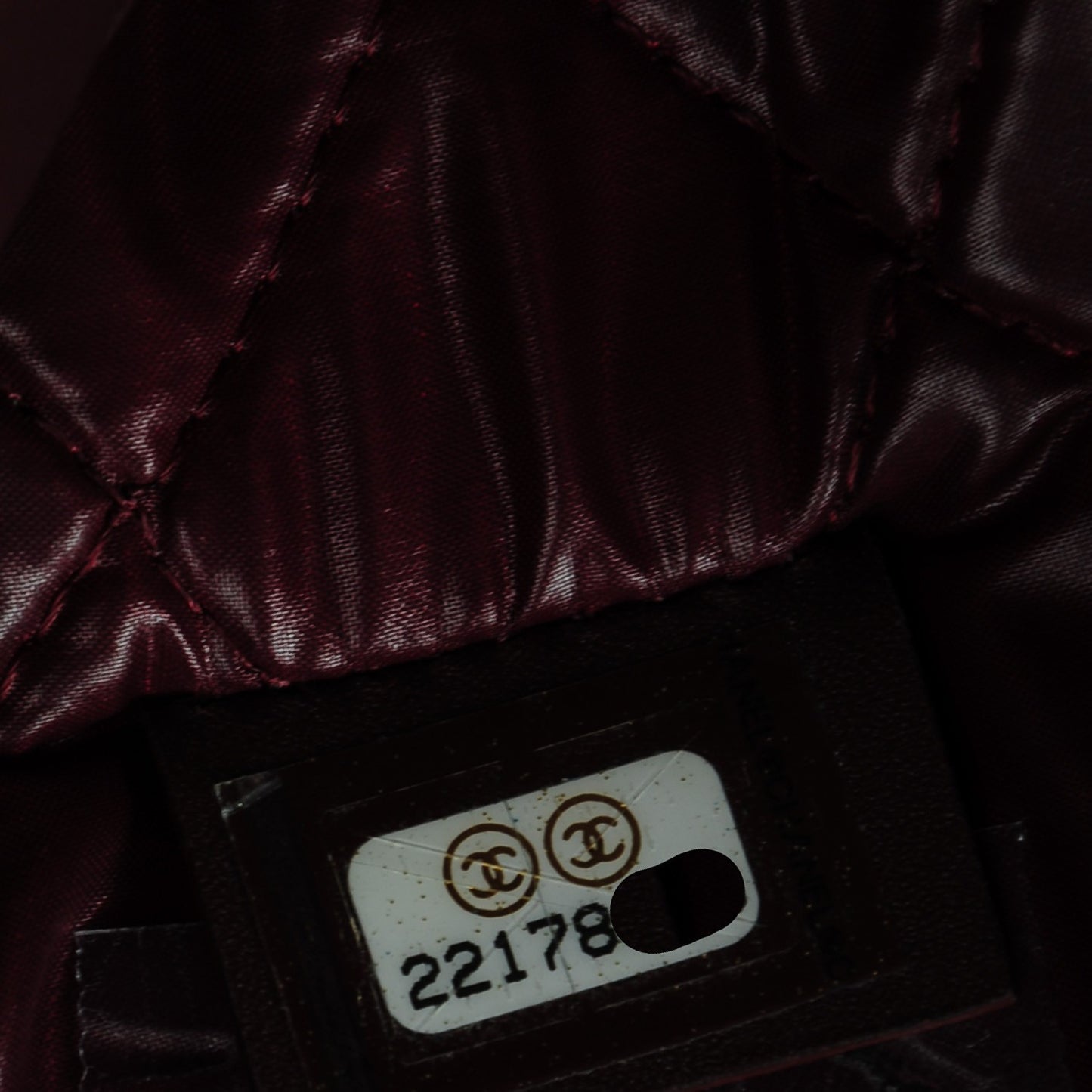 Caviar Quilted Large Slide Pouch Black