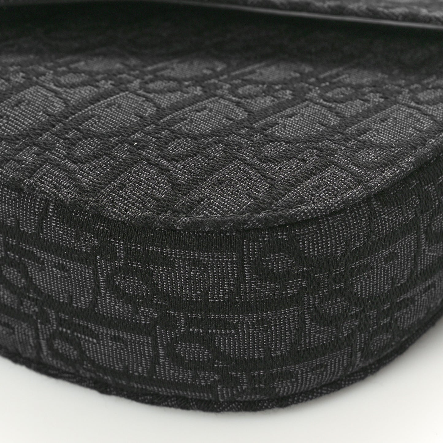 Oblique Jacquard Grained Calfskin Saddle Messenger Pouch Black