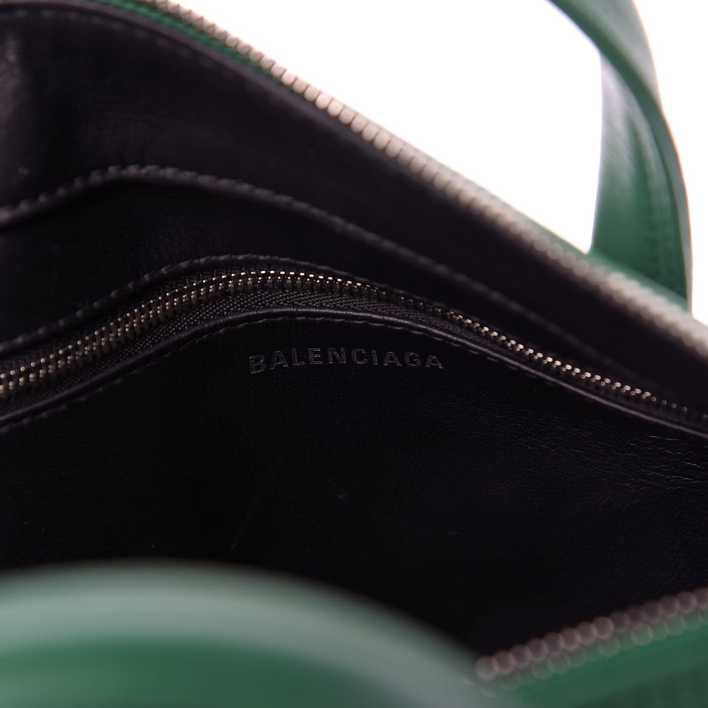 Shiny Day Calfskin S Triangle Duffle Vert Irlandais