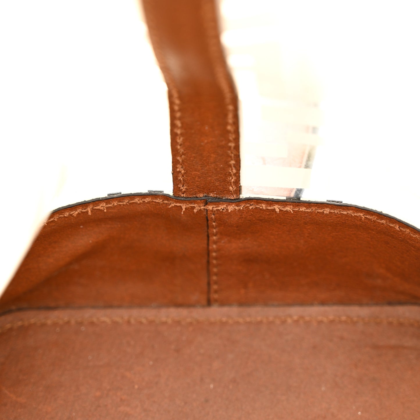 TPU FF Vitello Aura F is Fendi Grande Mon Tresor Bucket Bag White Cuoio