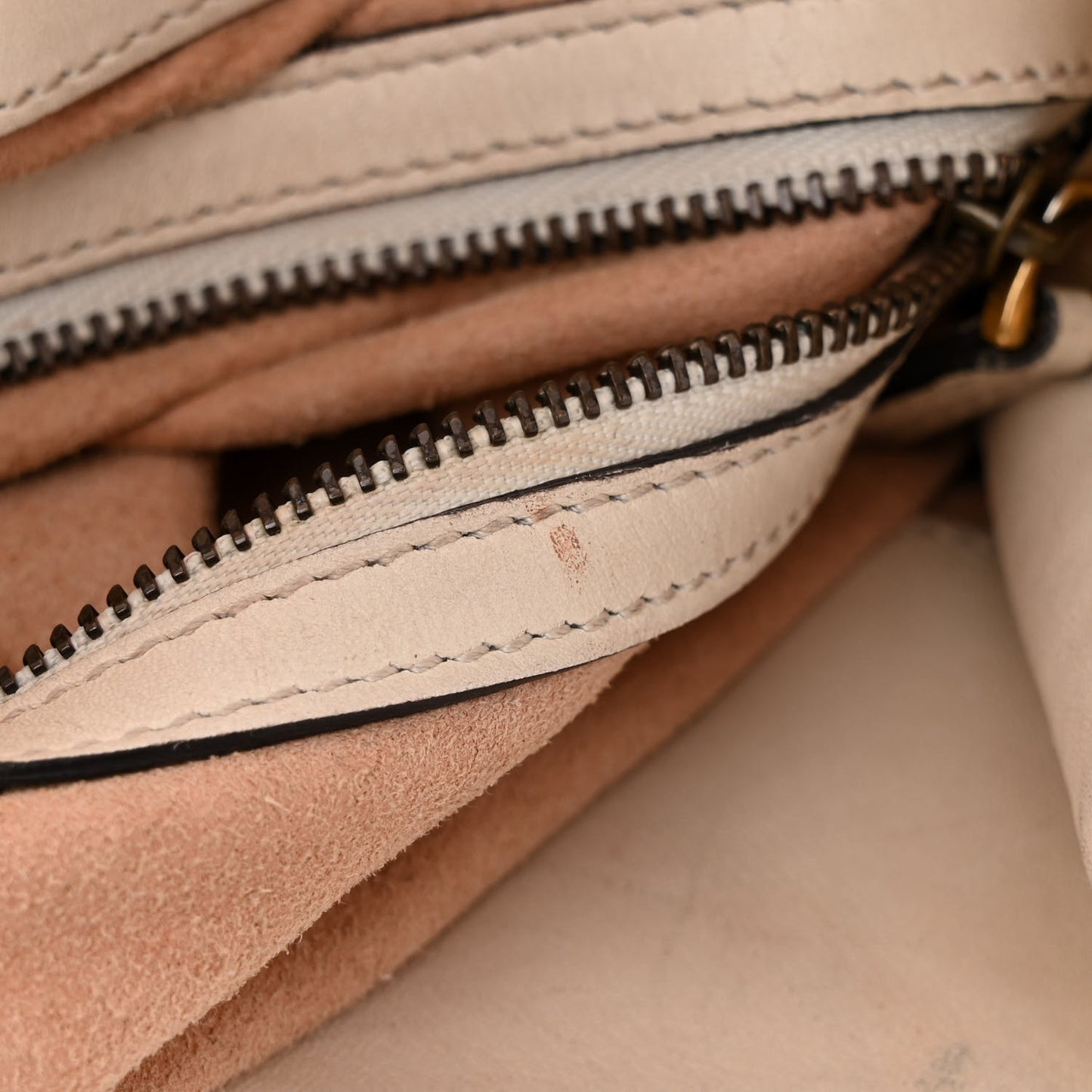 Calfskin Matelasse Medium GG Marmont Shoulder Tote Bag White