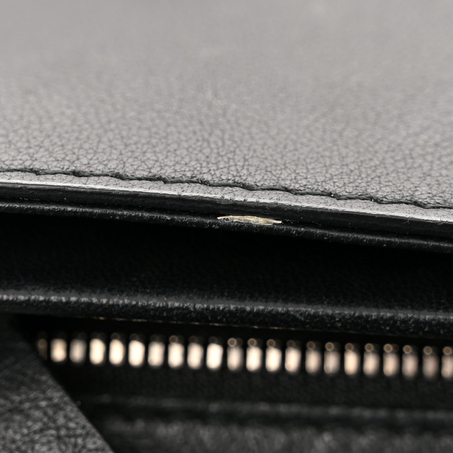 Pebbled Calfskin Logo Everyday Flap Chain Wallet Black