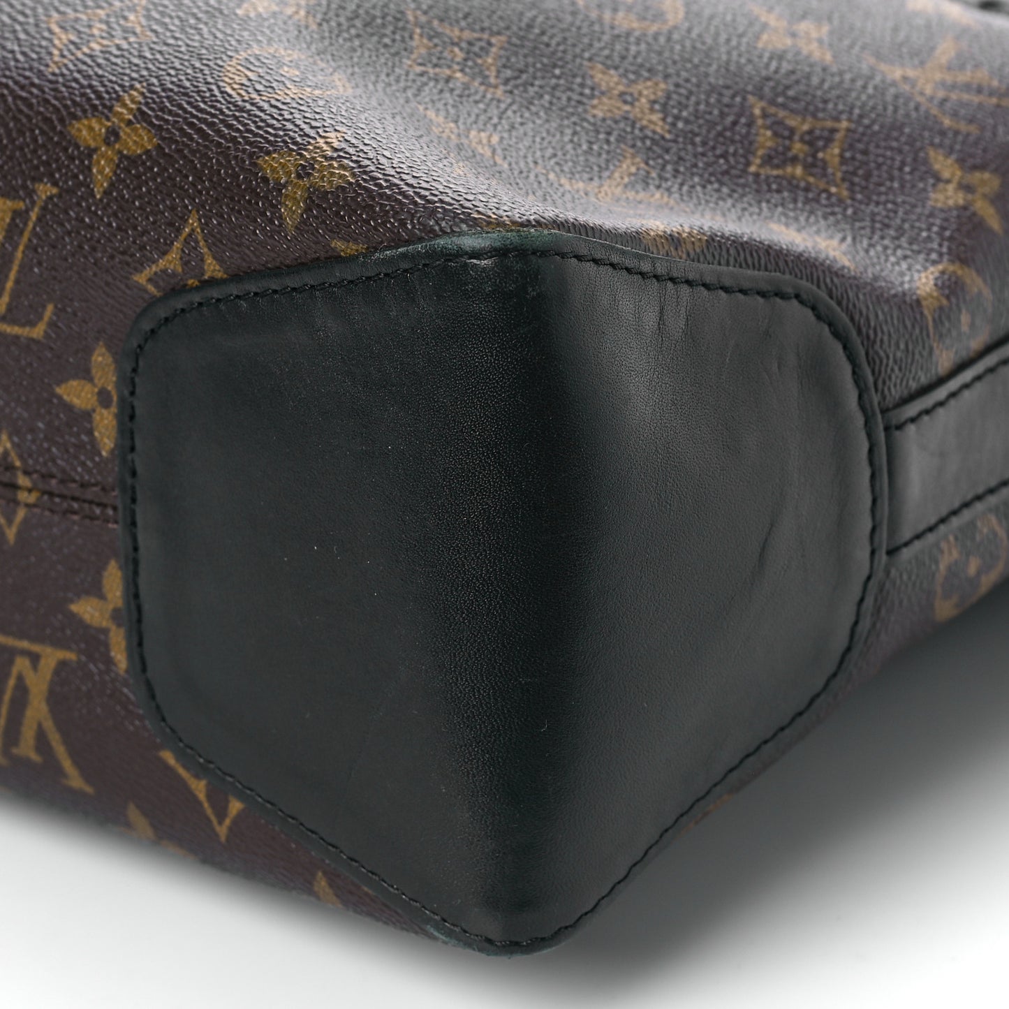 Monogram Macassar Torres Messenger