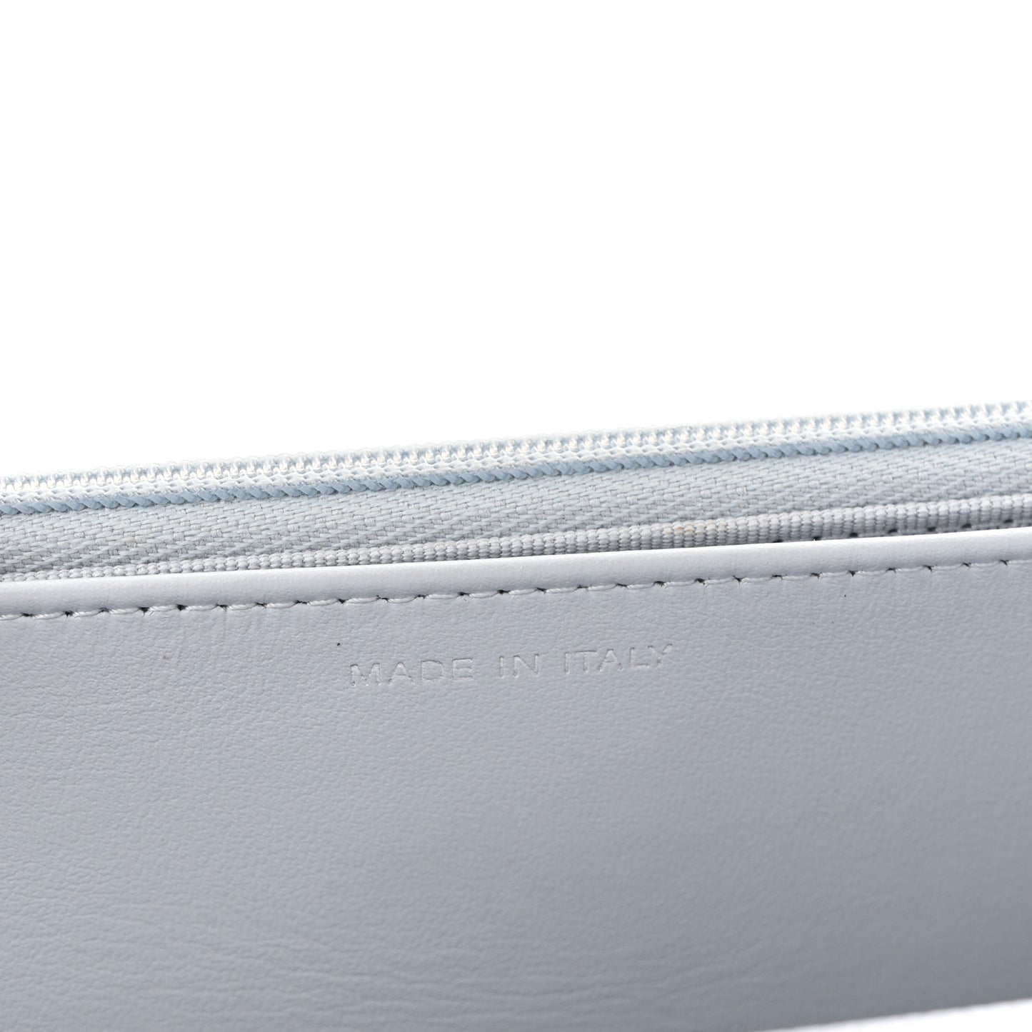 Caviar Quilted Wallet On Chain WOC Light Grey