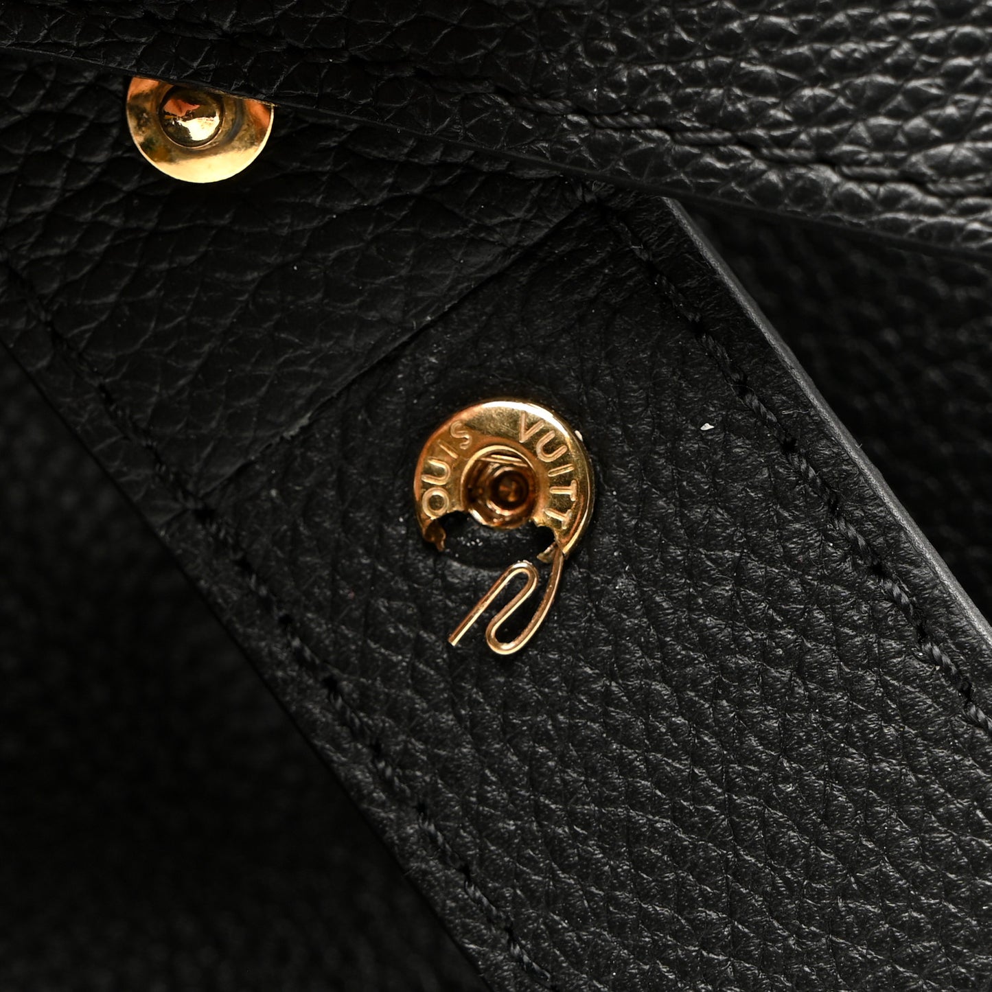 Calfskin Lockme Bucket MM Black