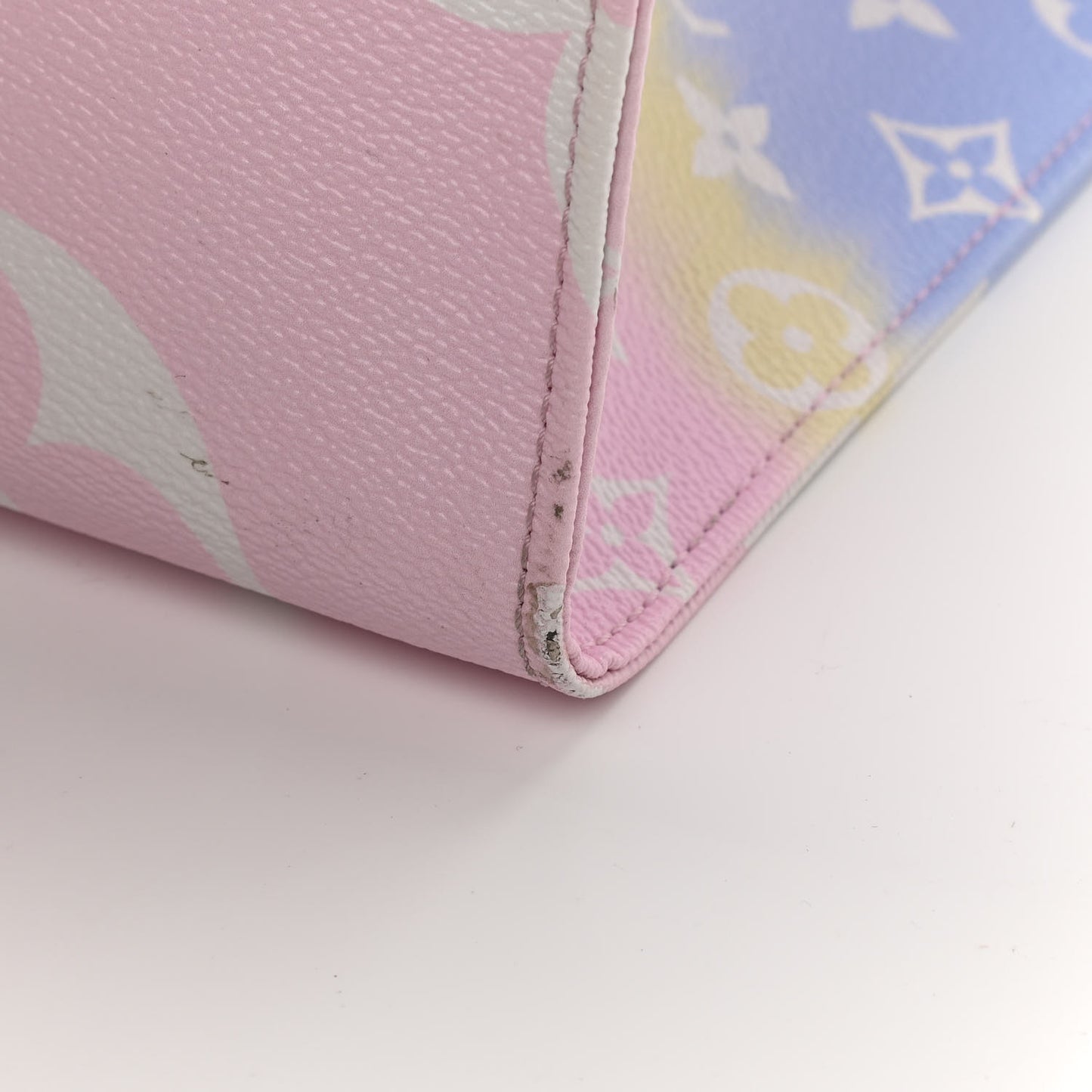Monogram Escale Onthego GM Pastel
