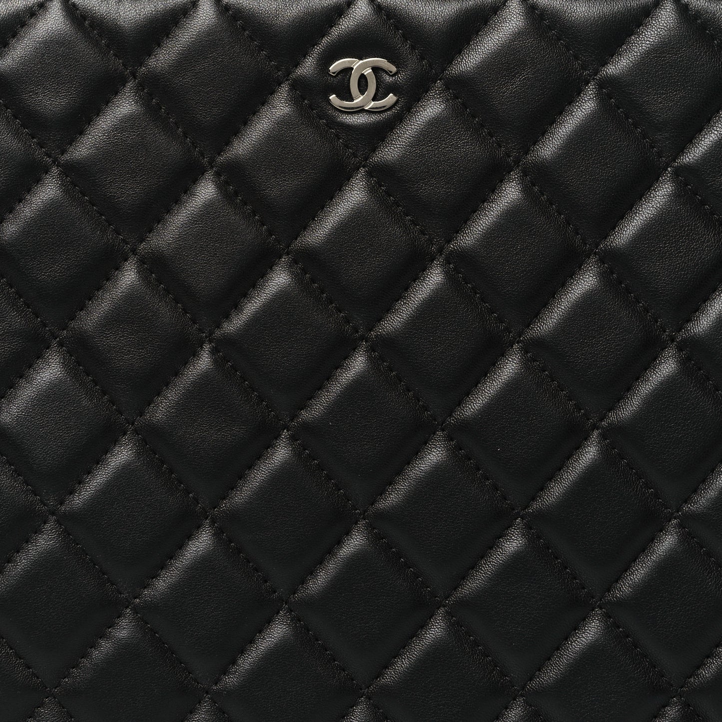 Lambskin Quilted Medium Cosmetic Case Black