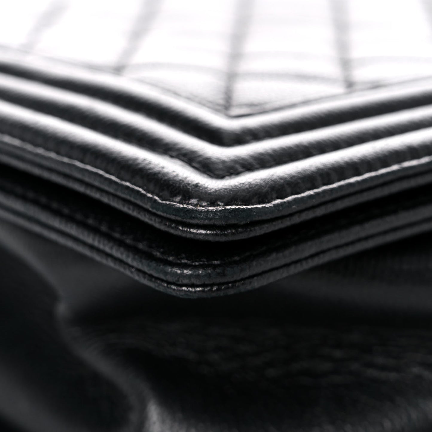 Caviar Quilted New Medium Boy Flap So Black