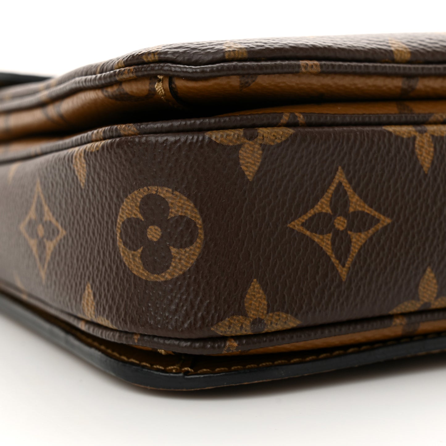 Reverse Monogram Pochette Metis