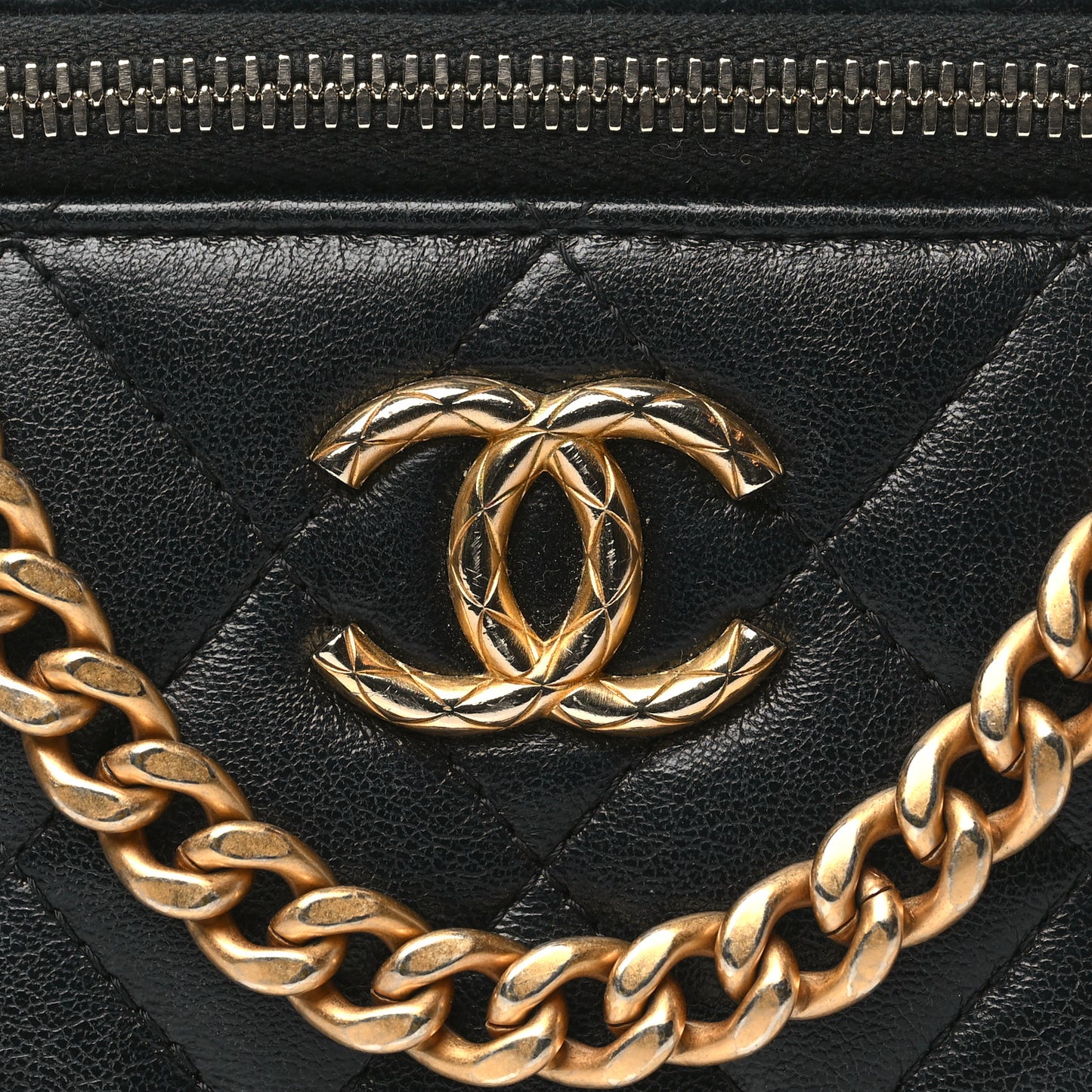 Lambskin Quilted Small Pillow Crush Vanity Case With Chain Black