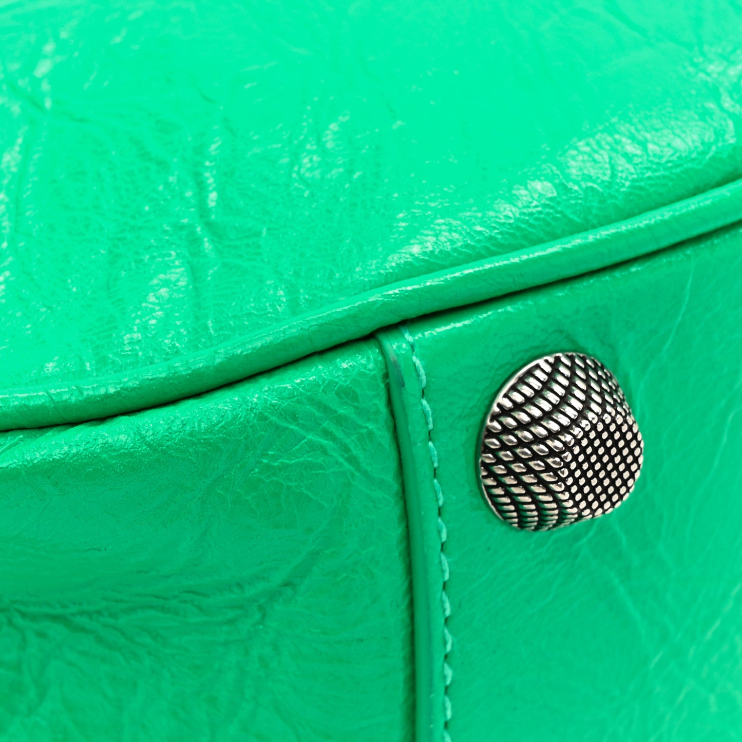 Agneau Arena Small Le Cagole Shoulder Bag Vivid Green