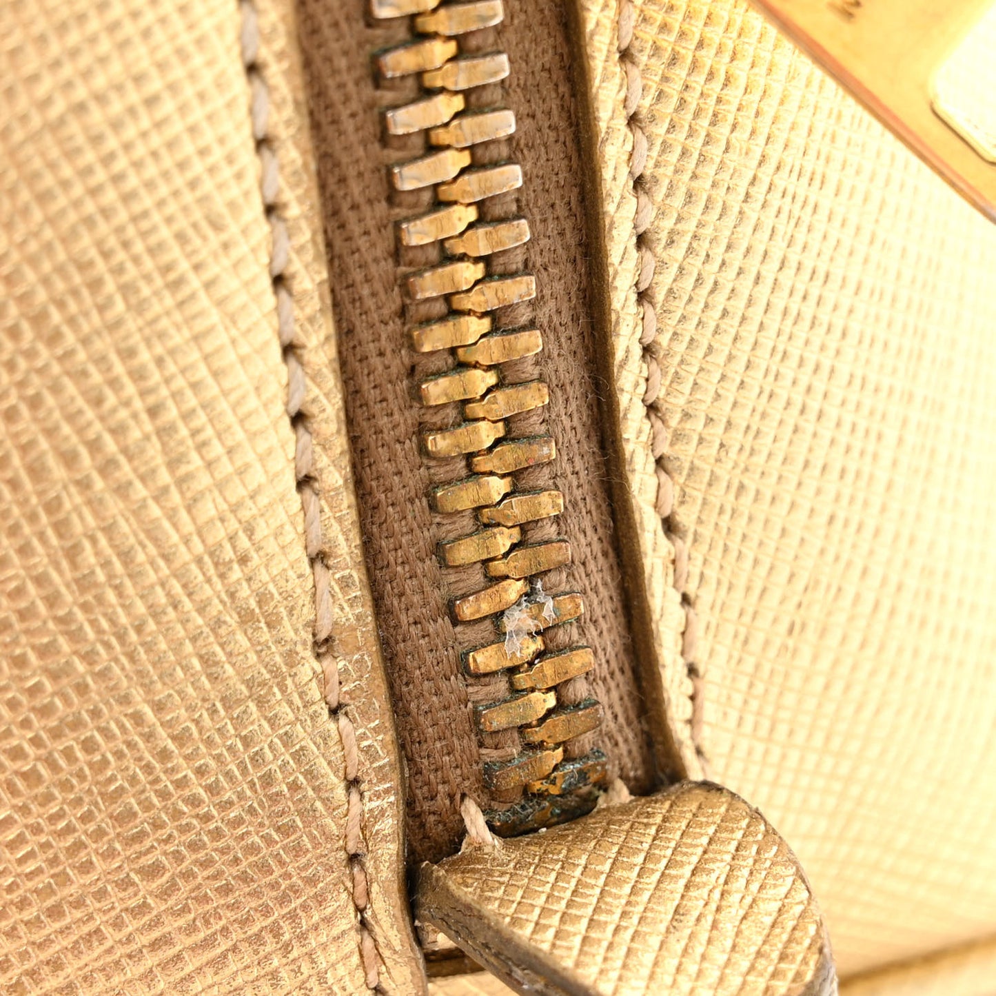 Saffiano Lux Small Promenade Tote Platino