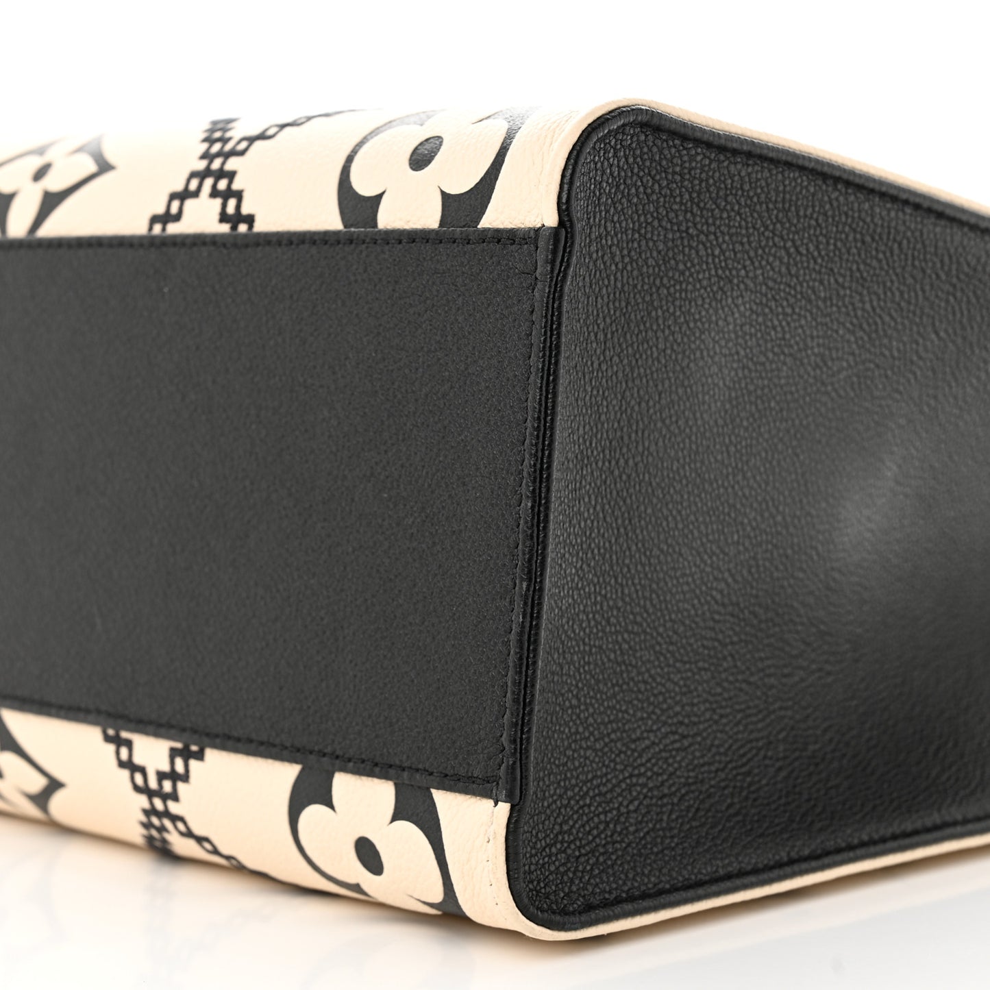 Empreinte Monogram Giant Broderies Onthego MM Cream Black